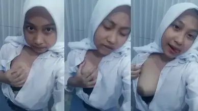 Jilbab ABG Indo Pap Memek Basah Buat Guru Penjas Ngaceng
