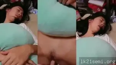 Lagi Bobo Memeknya Di Kolbel Sampe Squirt Bangun Ngerintih